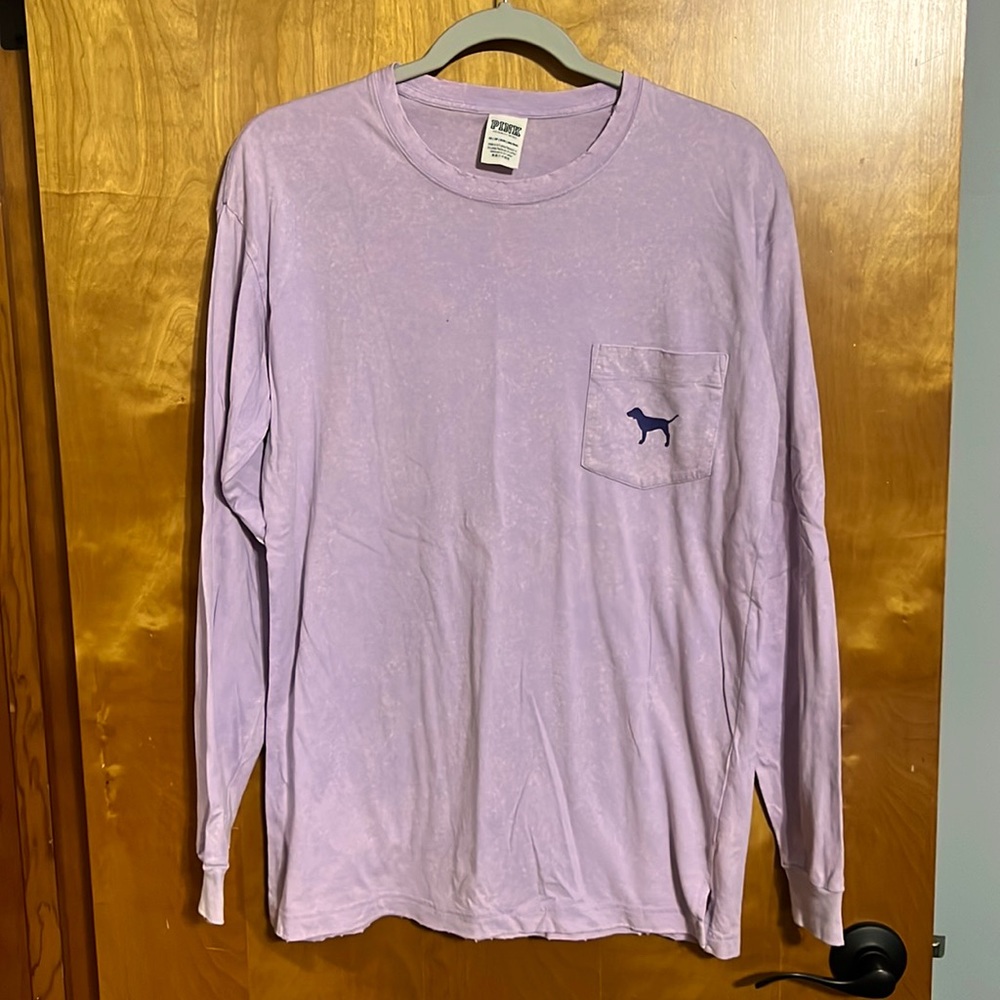 Long sleeve a pink brand shirt.